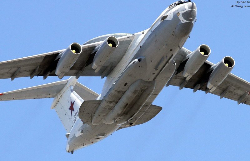 A-50机身两侧的主起落架舱整流罩后端增加了一对大型边条