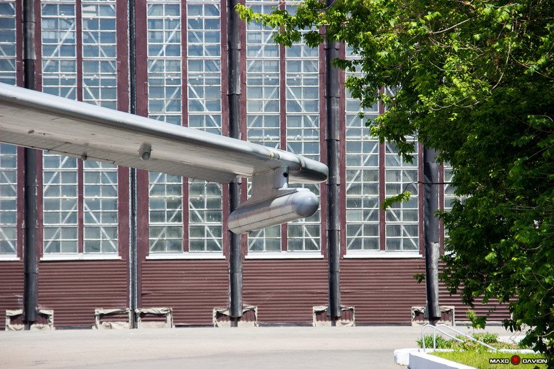 A-100LL翼尖用途不明的电子吊舱