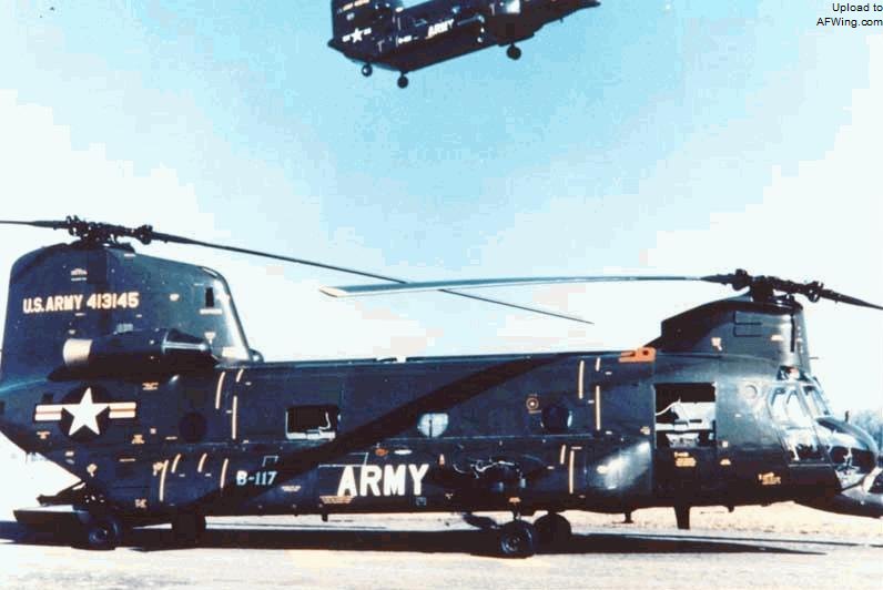 美国陆军CH-47A早期采用的是半光泽&ldquo;高视&rdquo;涂装，越战期间改成了低视橄榄绿涂装