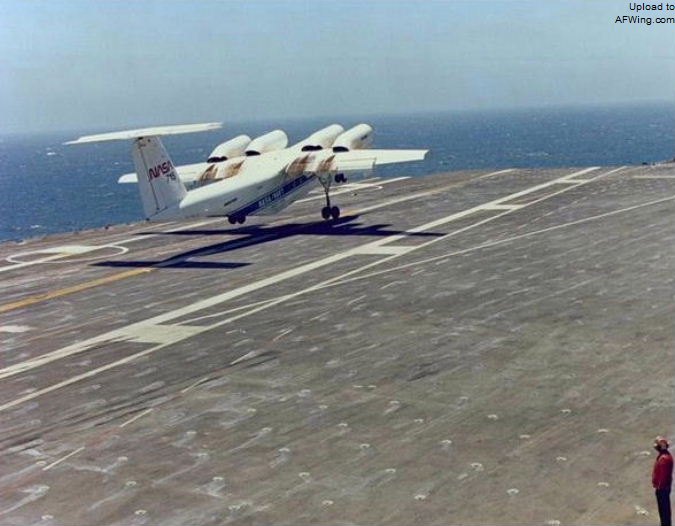 1980年QSRA XC-8A在&ldquo;小鹰&rdquo;号航母上进行舰载测试