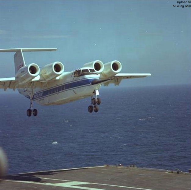 1980年QSRA XC-8A在&ldquo;小鹰&rdquo;号航母上进行舰载测试
