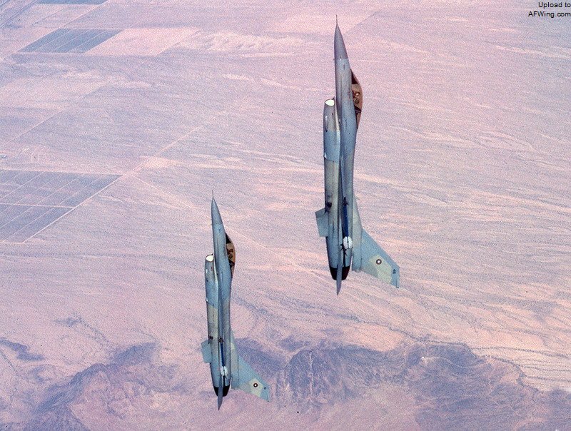 F-16N是一种人惊叹的具有强大推力的飞机，起飞推重比就超过了1，可以一起飞就垂直爬升，并且维持住相当高的空速