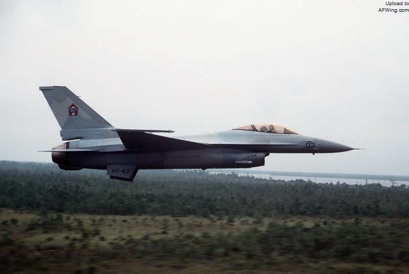 VF-43中队的F-16N