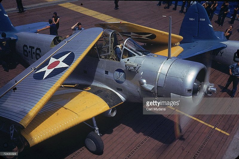 TBD-1，1939，&ldquo;企业&rdquo;号航空母舰。当时美国海军舰载鱼雷轰炸机及俯冲轰炸机均采用折叠机翼的方式节省空间，大洋另一边的日本也是如此
