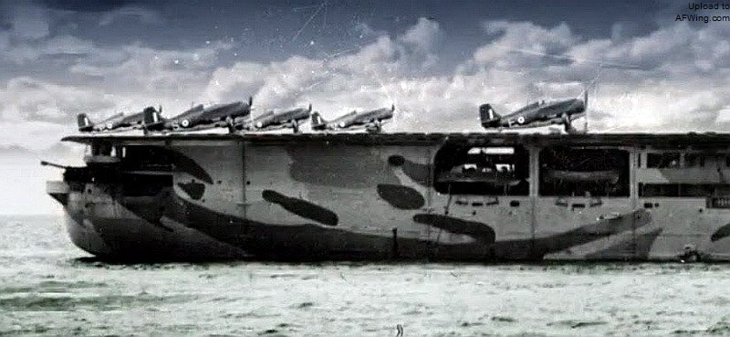 英国&ldquo;大胆&rdquo;号护航航空母舰与搭载于舰尾的六架&ldquo;岩燕&rdquo;Mk.2。其改造自英国俘获的德国商船，但只是简单的在原本的船体之上铺了一层飞行甲板以放置及起降舰载机，没有舰桥和机库