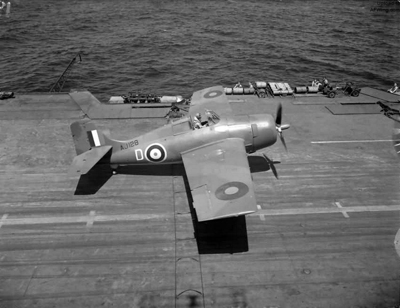 &ldquo;岩燕&rdquo;Mk.2，888皇家海军航空队，可畏号航空母舰。该编队使用&ldquo;岩燕&rdquo;Mk.2随同航母参加了1942年11月的火炬行动中击落了两架轰炸机（6日击落一架法制Bloch 175轰炸机，9日击落一架Ju 88轰炸机），并在随后为同盟国登陆西西里和萨勒诺的行动中为登陆部队提供了空中掩护
