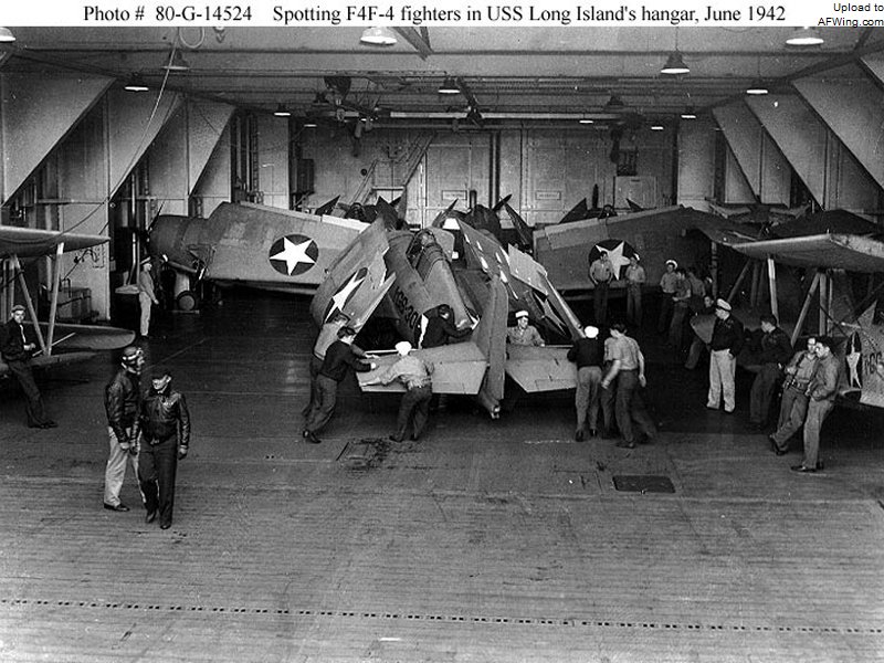 1942年6月，在长岛号改造航母的机库内的F4F-4