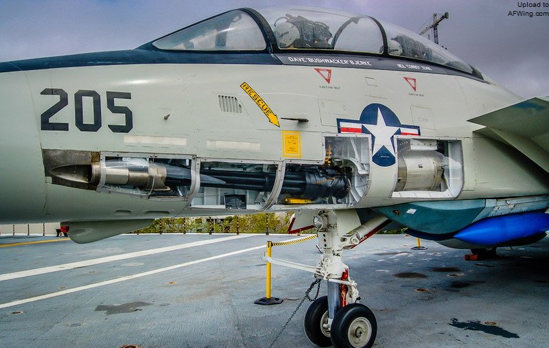 在F-14上面，任何涉及使用20毫米加特林机炮的训练都很好玩