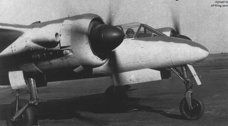 1943年7月7日谭克亲自驾驶Ta 154V1试飞