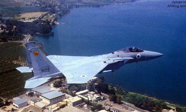 摩西&bull;梅尔尼克驾驶的仁慈1号，F-15A 802
