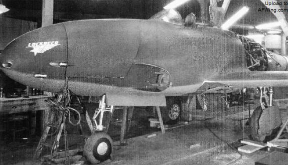 进行总装的XP-80