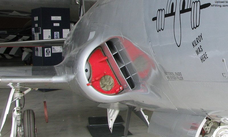 P-80生产型上的进气道附面层隔板