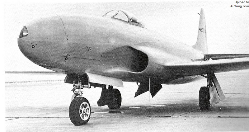 XF-14侦察机，照相机窗口在机头下方