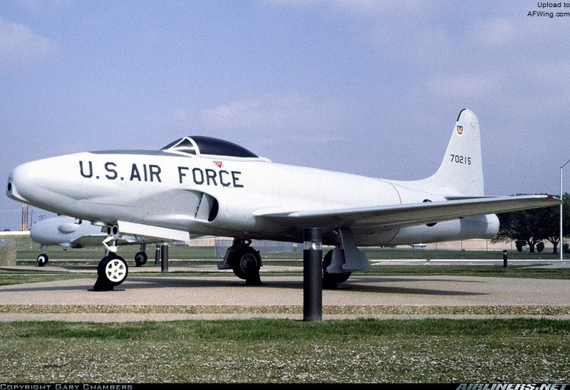 RF-80C的机鼻有明显不同