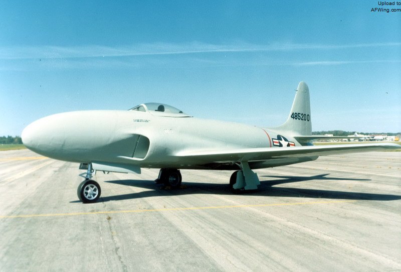 XP-80R具有低矮的低阻座舱盖
