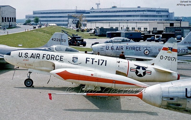 F-80C 47-171因镁合金结构，不符合消防规定只能委身于户外