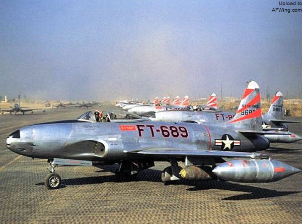 1950年部署在大邱基地的F-80C，隶属于第49战斗轰炸机联队