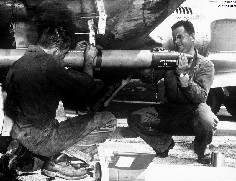 为F-80挂载127毫米火箭