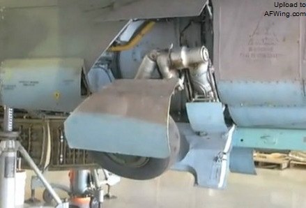 米格-23的&ldquo;蟹爪&rdquo;式主起落架收起过程