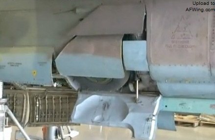 米格-23的&ldquo;蟹爪&rdquo;式主起落架收起过程