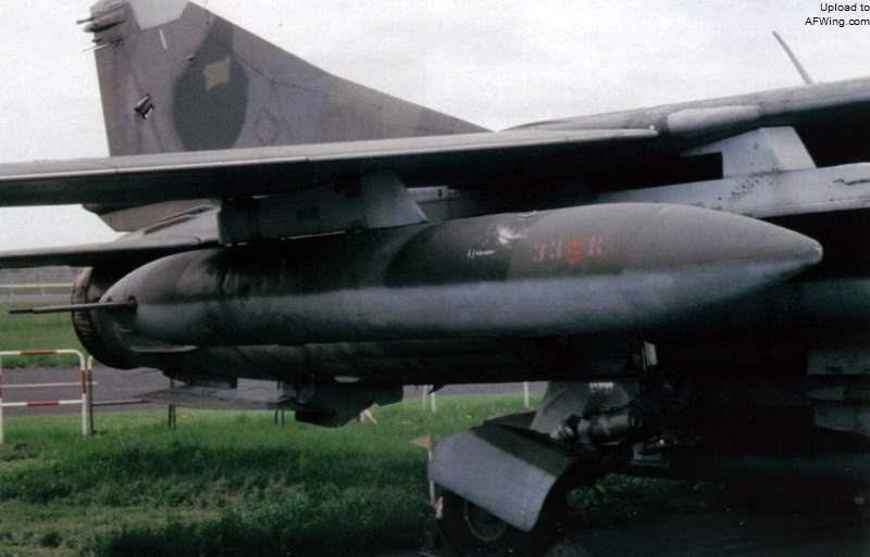 米格-23 3型机翼可以挂载的PTB-800 800L副油箱
