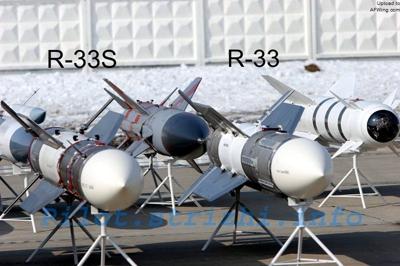 R-33S与R-33导弹在外观上有细微的区别