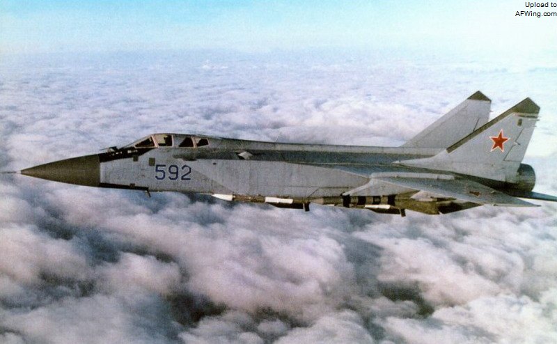 米格-31B原型机592号，注意翼下增加了一对小挂架用于挂载红外制导空空导弹