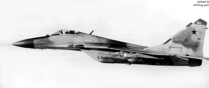正在进行武器挂载测试的904号原型机，翼下挂了4枚FAB-350M62炸弹