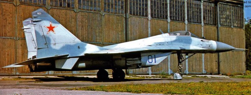 米格-29的第一架原型机901号，前起落架位置比较靠前