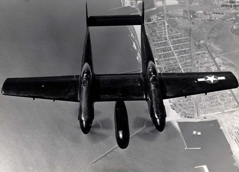 F-82F&ldquo;双野马&rdquo;成为P-61的后继机，雷达安装在中间的吊舱内