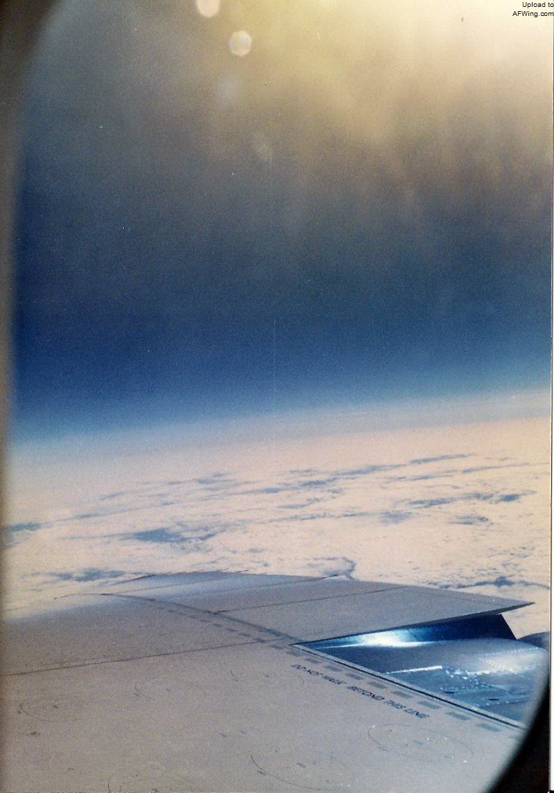 驾驶&ldquo;协和&rdquo;还充满着其他乐趣：你可以看到地球的曲率和空间的边缘，头顶的天空变得很暗