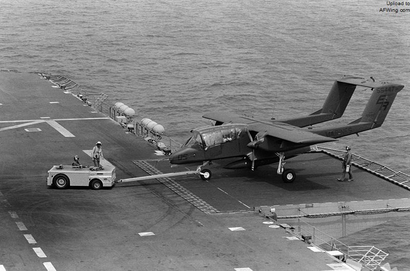 OV-10A还上过舰,这是1983年陆战队的OV-10A在拿骚号两栖攻击舰上,短距起降能力突出的野马表示这都不是事