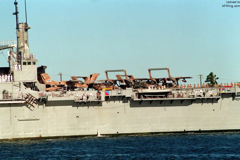 由军舰运输前往海湾的OV-10A/D+
