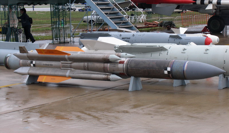 在苏-57可挂载的武器中，Kh-58UShKE和Kh-31AD将居于非常重要的地位。Kh-31AD是一种能够以3马赫飞行的反舰导弹