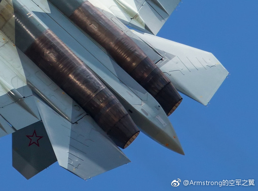 苏-57&ldquo;054&rdquo;号原型机被观察到垂尾下表面出现了补强板