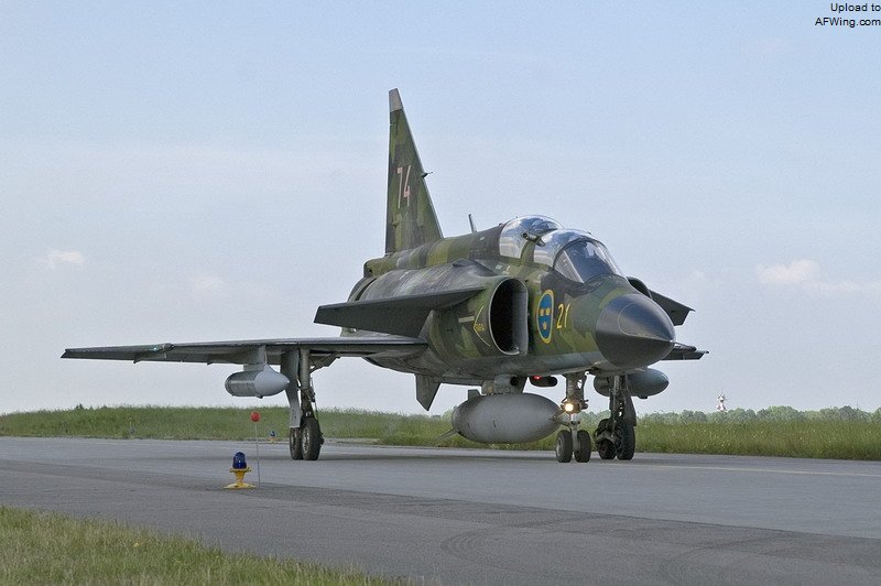 SK-37纯粹是一种换装教练机，没有雷达，武器挂载能力也非常有限