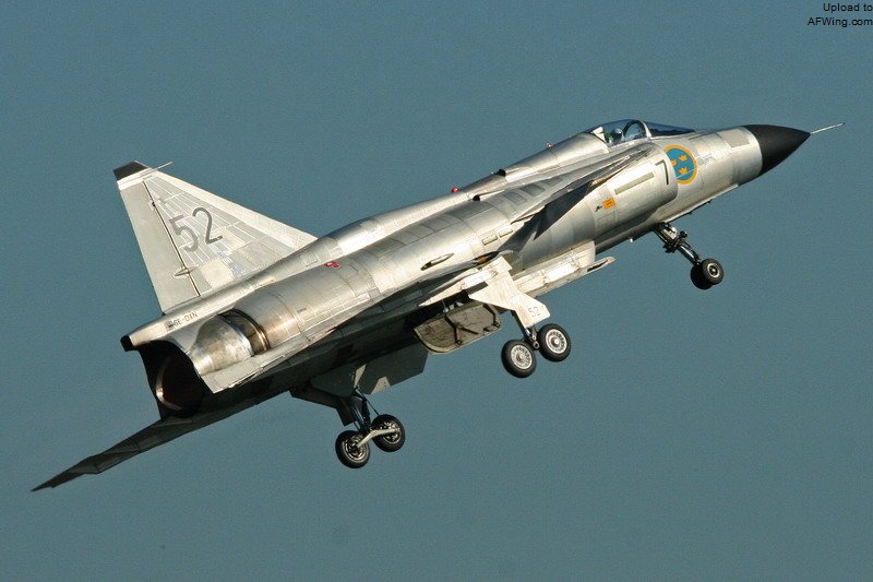 这架AJS-37就是37098 52号（SE-DXN）