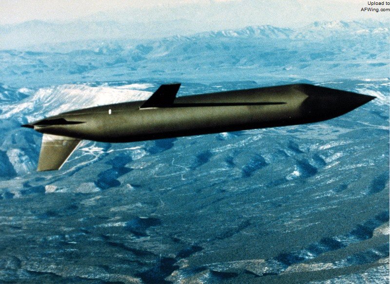 美国人把这个现象地利用在全球唯一量产的前掠翼飞行器&mdash;&mdash;AGM-129空射巡航导弹上，从隐身原理上看，这是因为前掠翼前缘反射的雷达波被弹身遮蔽所致