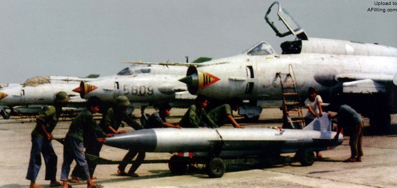 越南空军的苏-22M4，准备挂载Kh-28/AS-9&ldquo;海峡&rdquo;反辐射导弹