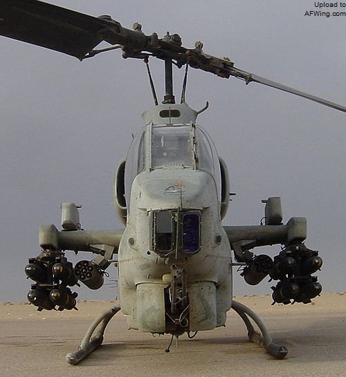 由于翼展不足。AH-1W只能挂载8枚&ldquo;地狱火&rdquo;