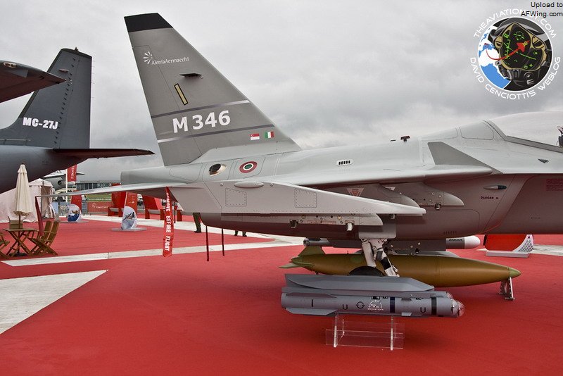 M-346独特的翼尖空空导弹滑轨