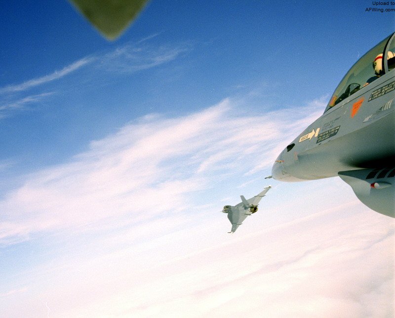 相对于F-16，F-16XL的瞬盘较强而稳盘较弱