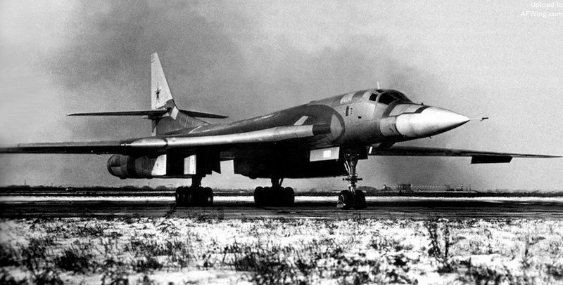 第一架图-160原型机70-01在1981年12月18日首飞