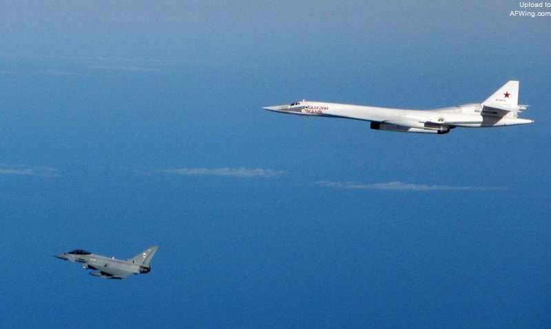 今年9月，在北海上空被英国&ldquo;台风&rdquo;战斗机监视的图-160