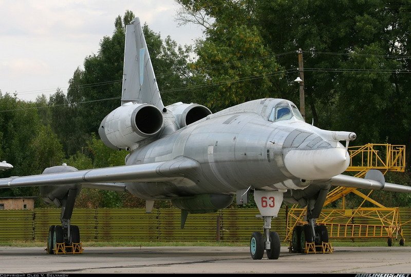 Kh-22导弹以半埋方式挂在图-22KD的机腹