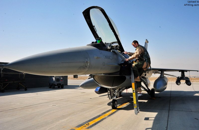 F-16飞行员就没这么多讲究了