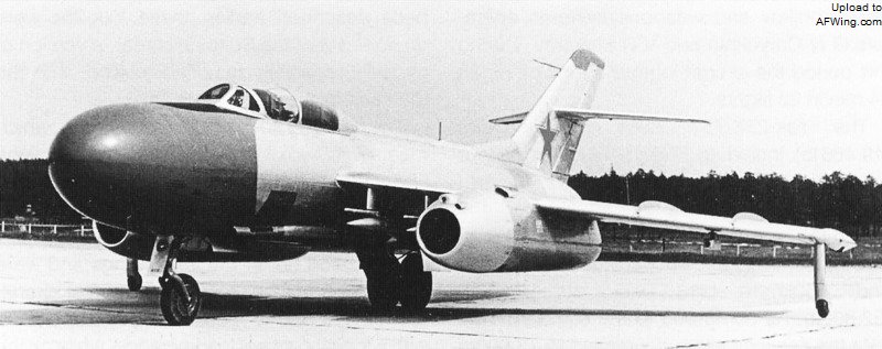 挂载4枚K-75空空导弹的的雅克-25K