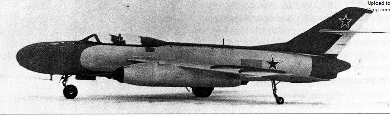 雅克-125原型机的外形和雅克-25一样，只是机鼻内安装了照相机而不是雷达