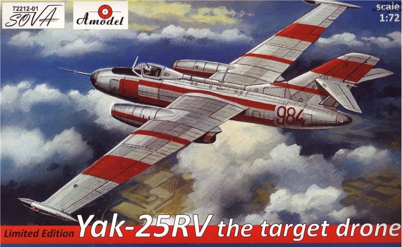 雅克-25RV-1涂有显眼的识别色