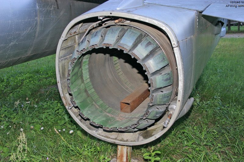 R-11AF2-300涡喷发动机的收敛-扩散尾喷管